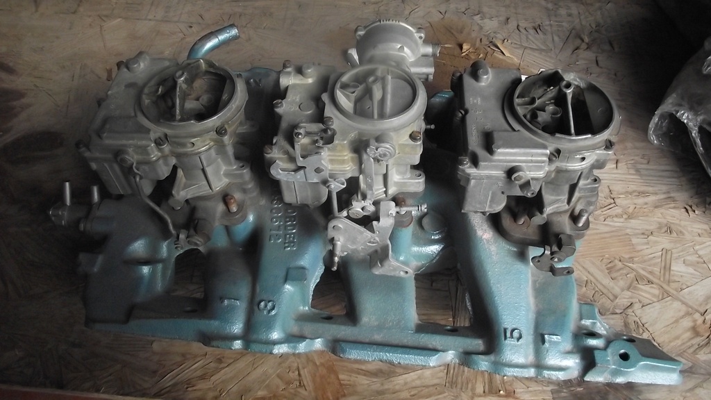 1962 Pontiac Tripower Intake w/carbs/accessories (#62POTP1CC)