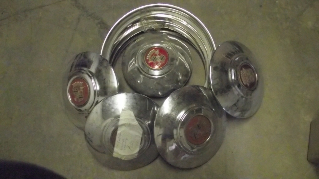 1941 Cadillac Hubcaps (#41CAHC1JE)