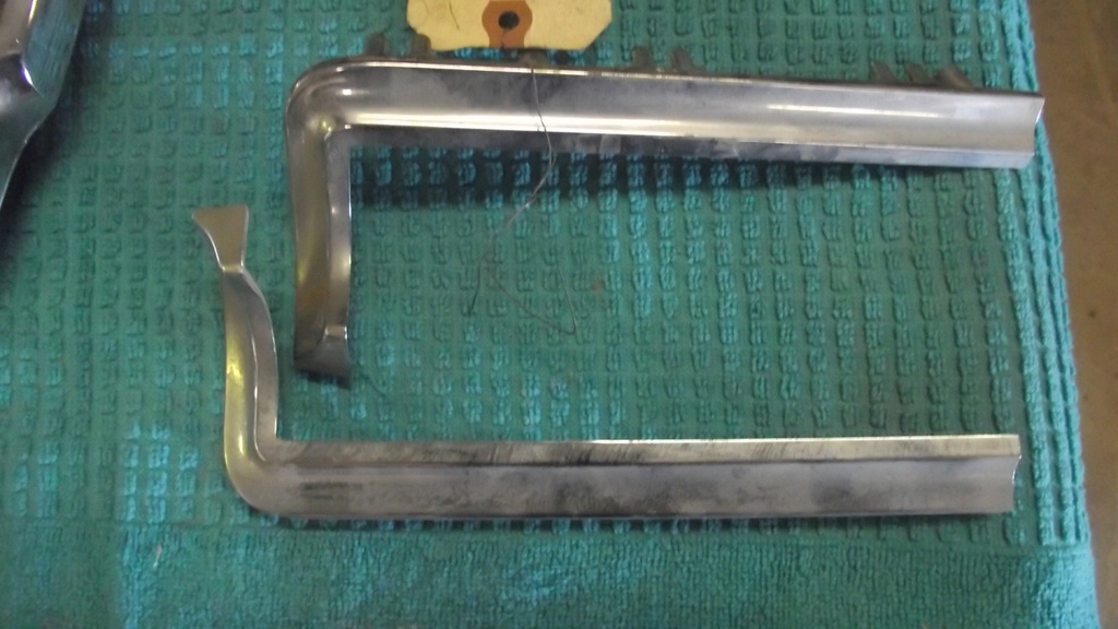 1965 Cadillac Fender Trim (#65CAFT2AE)