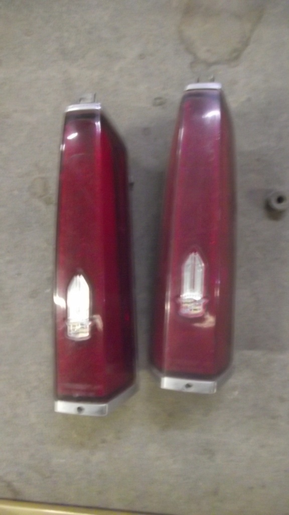 1988 Cadillac Tail Lights L/R (#88CATL4AE)