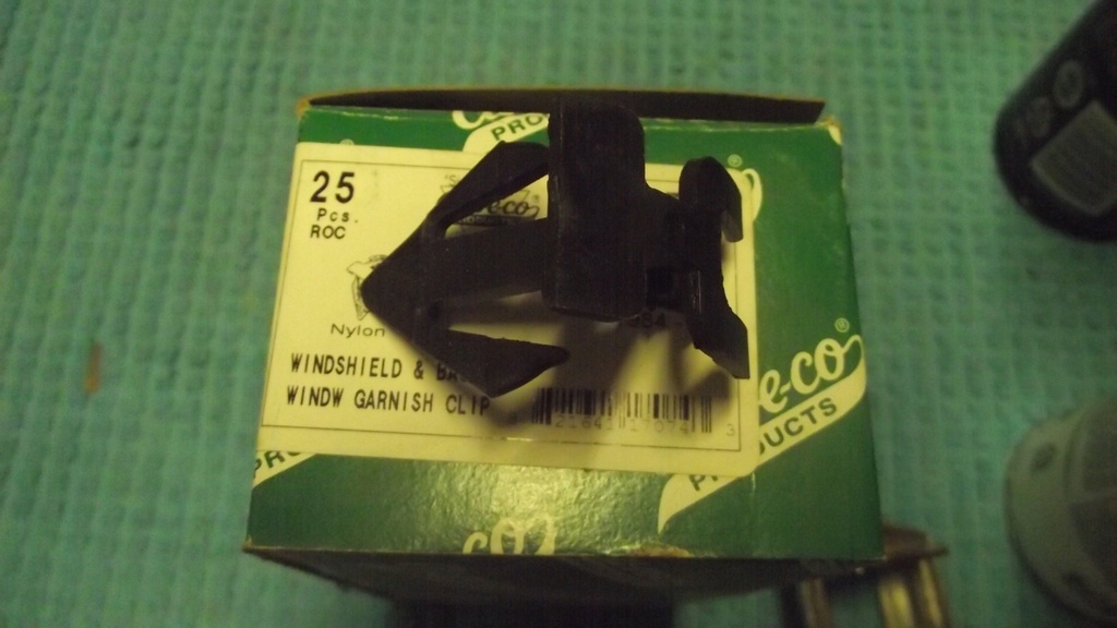 1977 Buick Garnish Clips (#77BUGC2EE)