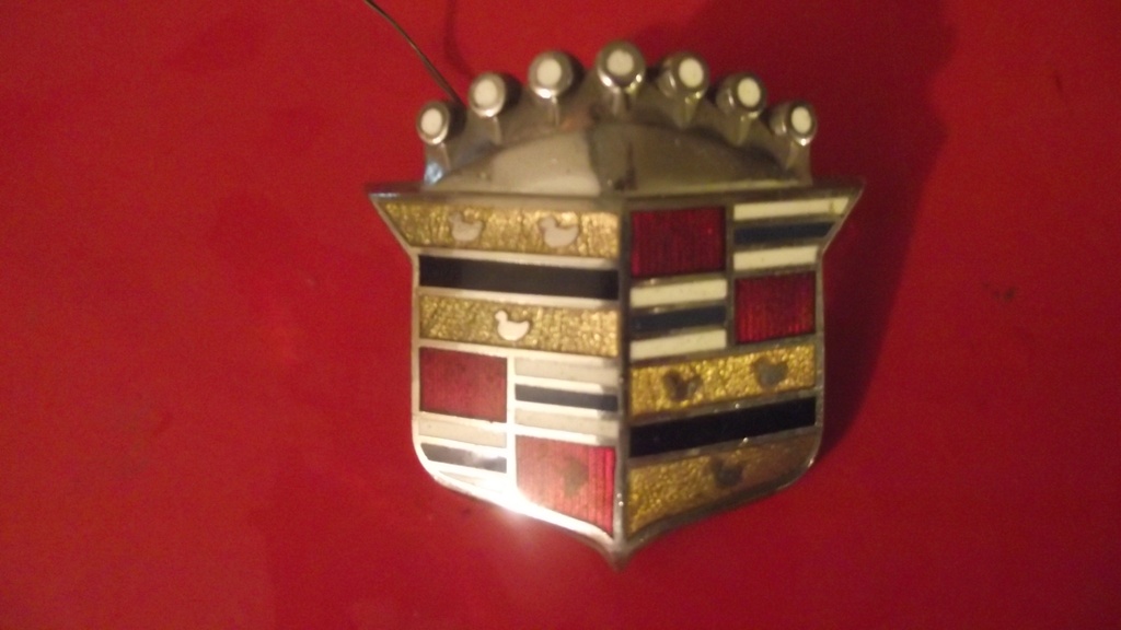 1973 Cadillac Hood Emblem (#73CAHE5EE)