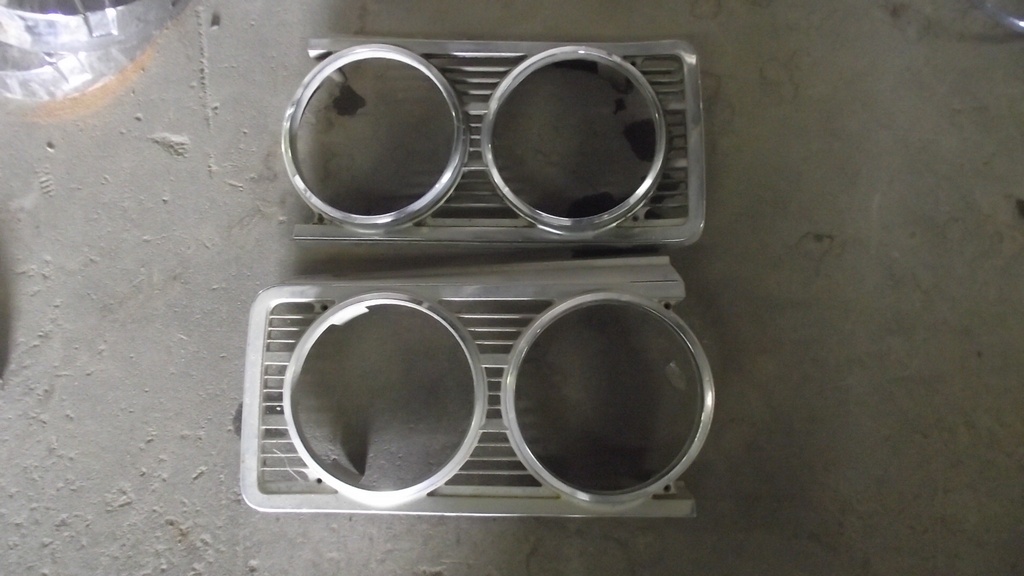 1969 Ford Headlight Bezels (#69FOHB3FE)