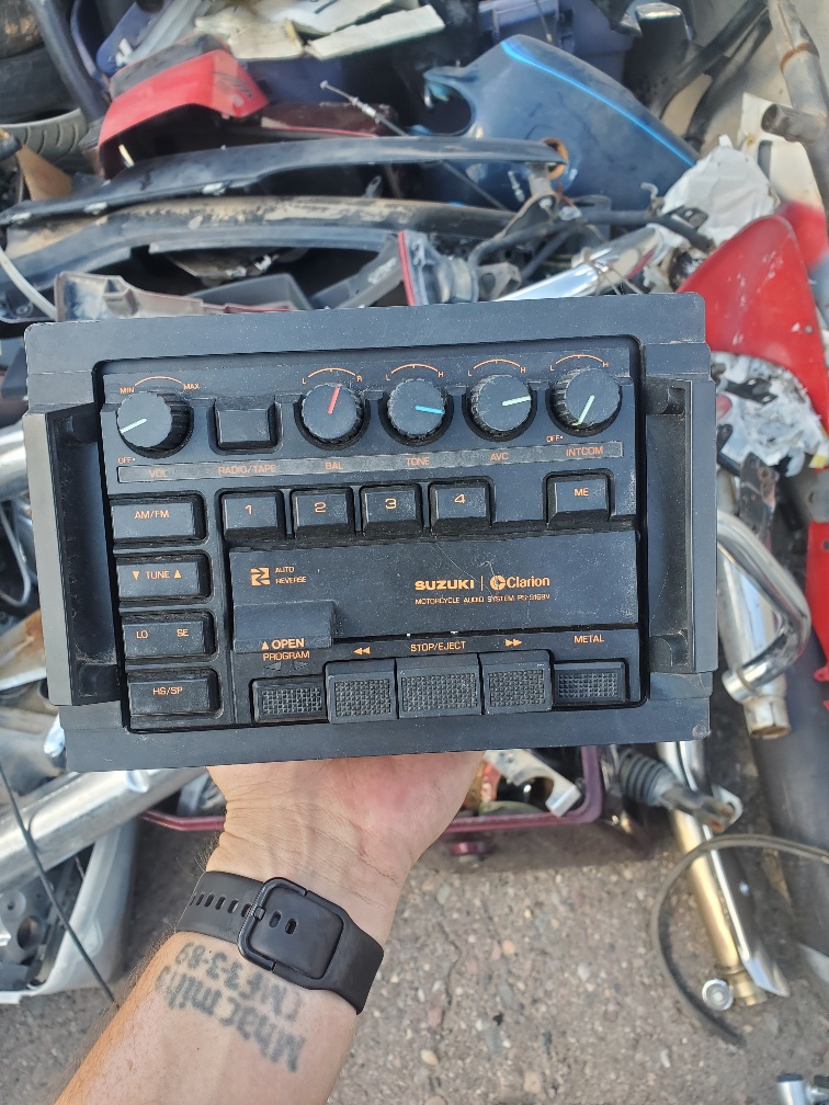 1986 Suzuki Cavalcade GV1400 Clarion Radio (#86SUGVRD)