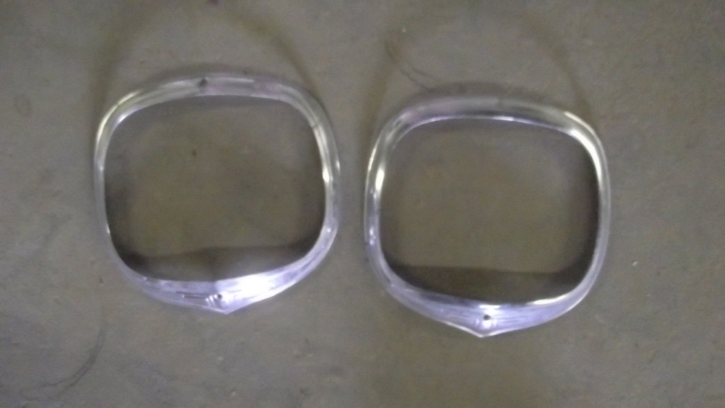 1939 Plymouth Headlight Bezels (#39PLHBWBE)