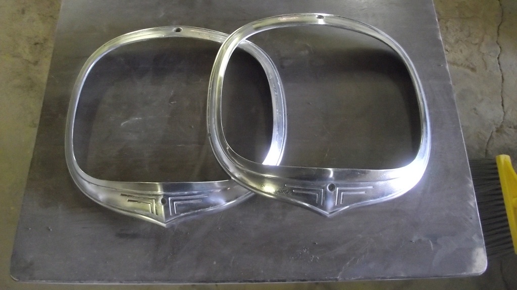 1939 Plymouth Headlight Bezels (#39PLHNWBE)