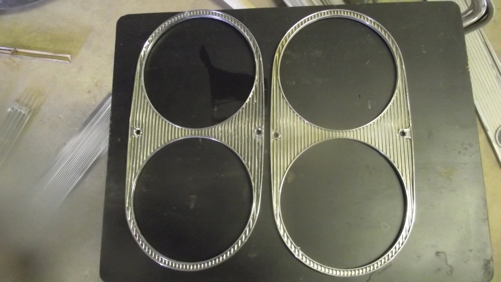 1961-63 Ford Thunderbird Headlight Bezels (#61FOHBWBE)