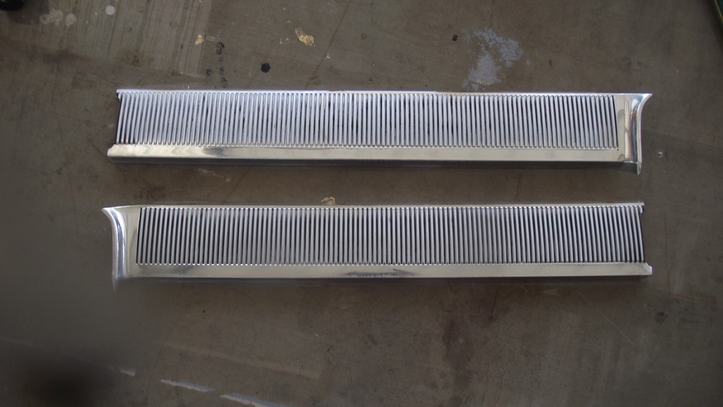 1964 Oldsmobile 98 Tail Panel Trim (#64OLTT3GE)