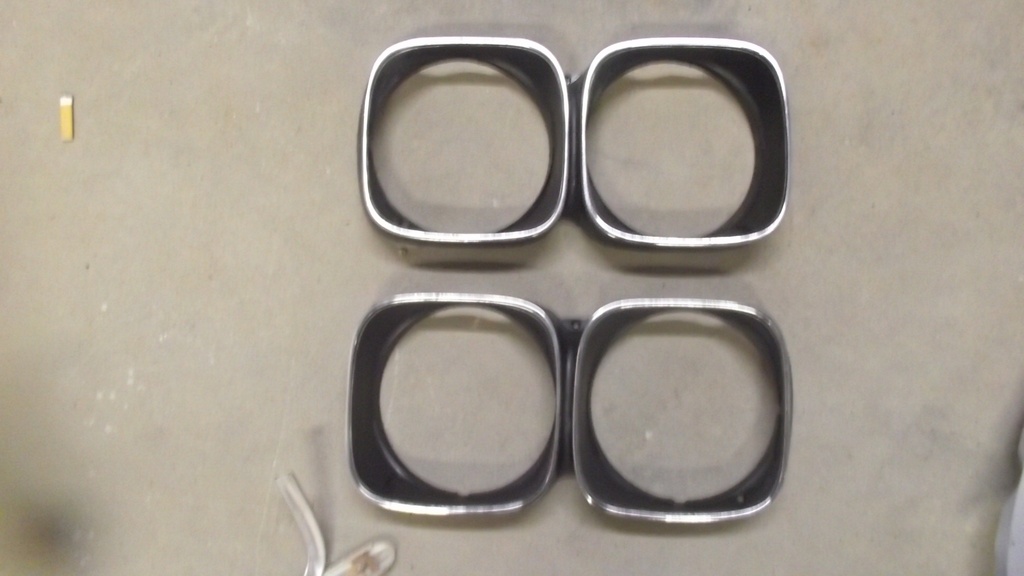 1972 Chrysler Headlight Bezels (#72CRHBWB3)