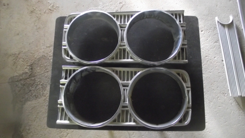 1971 Chrysler Newport Headlight Bezels (#71CRHBWBE)