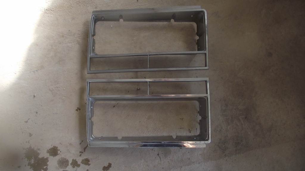 1982-87 Chevrolet Headlight Bezels (#82CHHBWBE)