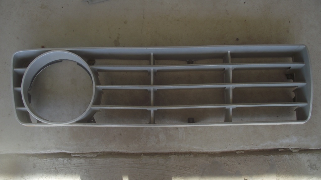 1973-75 Ford F100 Grille RH (#73FTFG2BE)