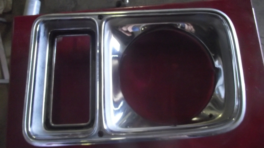 1975-77 Plymouth Headlight Bezel RH (#75PLHBWBE)