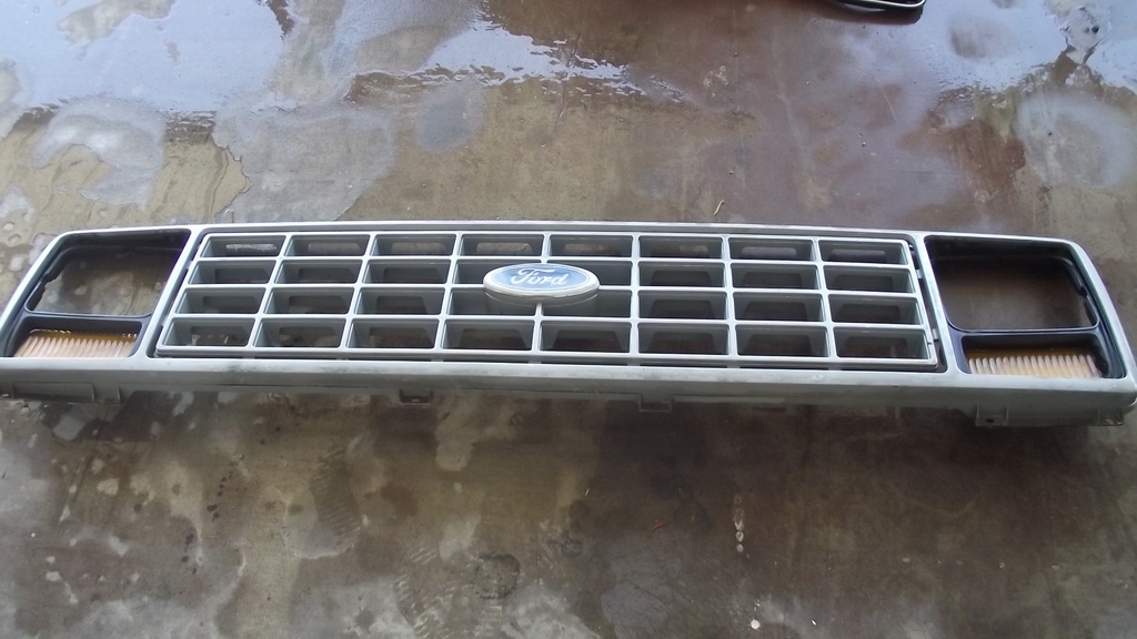 1983-89 Ford Econoline Grille (#83FOFG1CE)