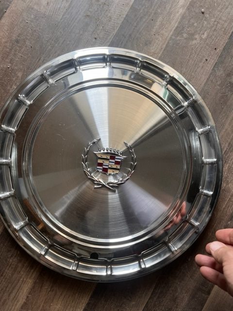 1987 Cadillac Fleetwood NOS Hub Cap 14ÔøΩÔøΩÔøΩÔøΩÔøΩÔøΩÔøΩÔøΩÔøΩ Fu