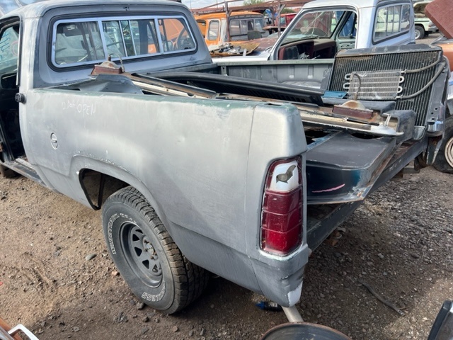 1975 Dodge D100 Short Bed (#75DGSBBD)