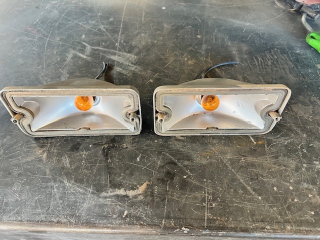 1969 Oldsmobile FULL SIZE ONLY Front Bumper Turn Lamps (#69OLFTLB)