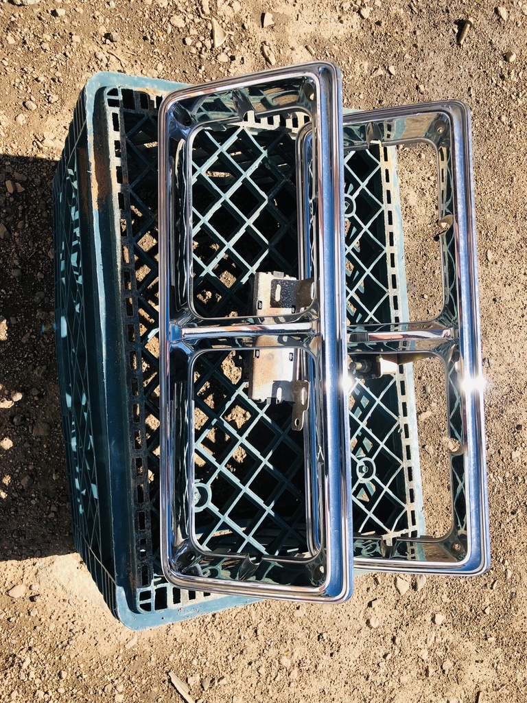 1982-89 Dodge Diplomat Headlight Bezel (#82DOHLBZB)