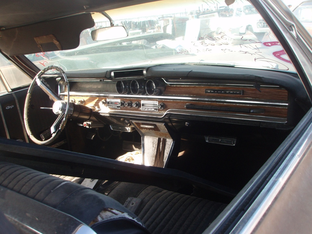 1965 Pontiac Grand Prix (#PO2683D)