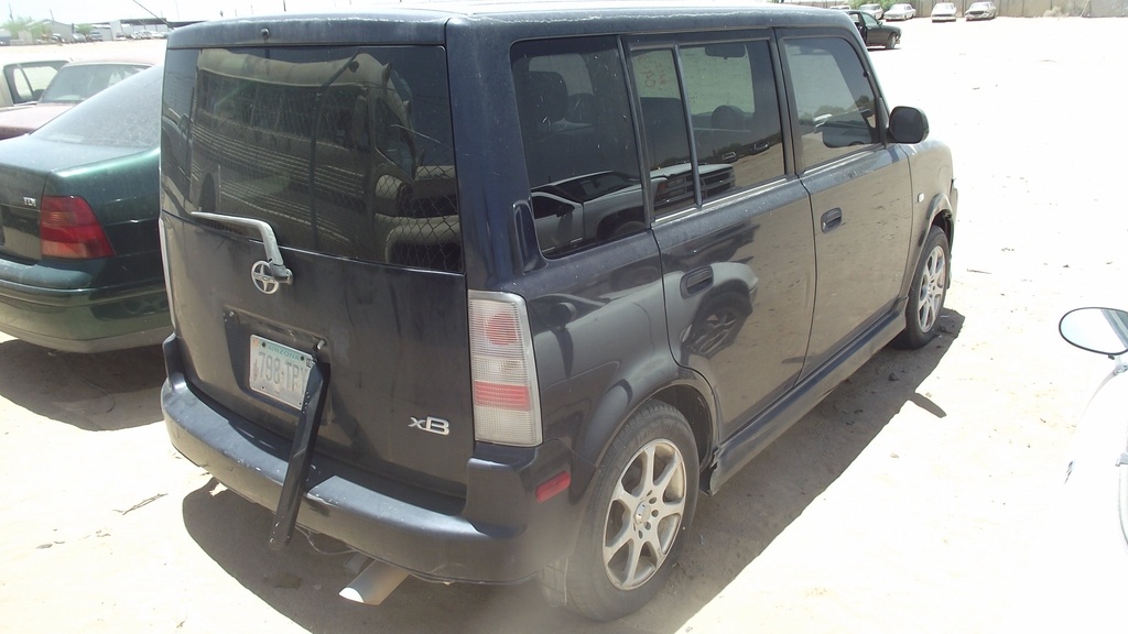 2004 Toyota Scion XB (#04TO3049E)