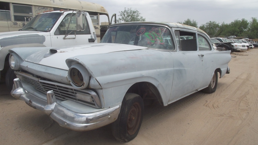 1957 Ford Fairlane (#57FO4058C)