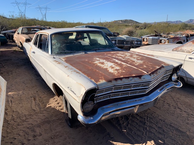 1967 Ford Custom 2 Door Sedan (#67FO2041B)