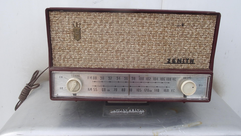 1950's Zenith AM/FM Radio #541786  $45