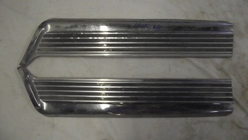 1963 Oldsmobile 98 Lower Quarter Panel Molding (#63OLQM10BE)