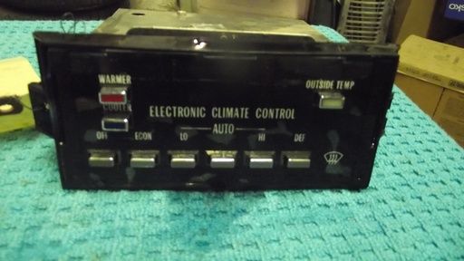 1982 Cadillac Climate Control (#82CACCB5E)