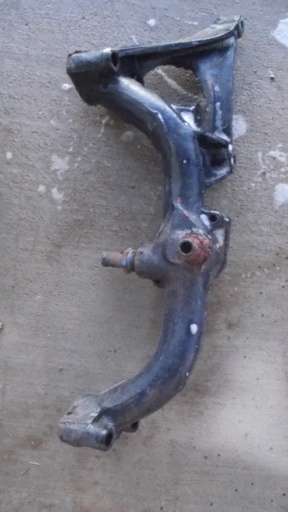 1965 Cadillac Coolant Crossover Manifold (#65CACM7AE)