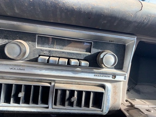 1965 Plymouth Fury Am Radio With Knobs (#65PLR01B)