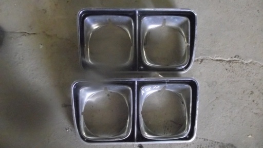 1971-72 Buick Riviera Headlight Bezels (#71BUHBWBE)