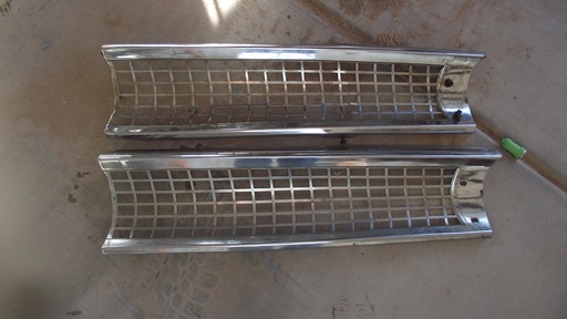 1955 Ford Grille (#55FOFG1CE)